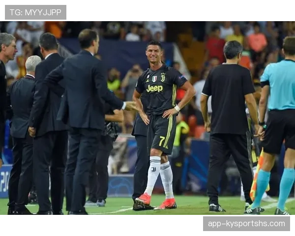 对裁判犯规会被直接红牌罚下吗？规则如何界定“攻击性行为”